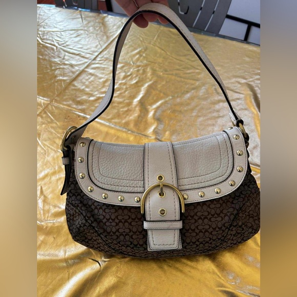 Y2KCoach Signature Canvas Shoulder Bag with Taupe Leather Trim and Gold Hardware - Picture 4 of 6